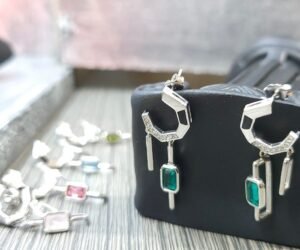сребърни обеци различни цветни камъни
