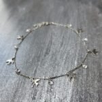 Сребърна гривна за крак със фигурки на птички и бели кристали камъни цирконий .Елегантни и стилни сребърни гривни за крак сребро проба 925