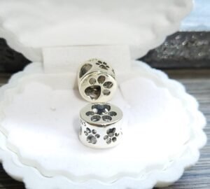 Елегантен сребърен талисман за гривна тип Пандора  : Paw print (ОТПЕЧАТЪК ОТ ЛАПА)