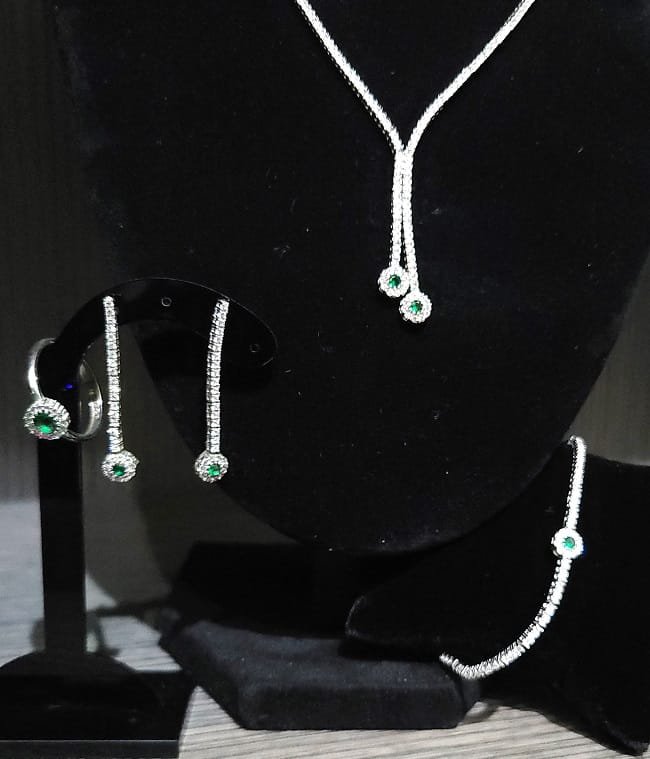 Елегантен сребърен комплект сребро 925 колие обеци пръстен гривна зелен камък цкубичен цирконий с на цвят изумруд нефрит Елегантен сребърен комплект сребро 925 колие обеци пръстен гривна зелен камък цкубичен цирконий с на цвят изумруд нефрит