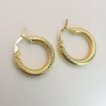 Елегантна изработка италиански дизайн, изработени от 14-каратово злато. Средна големина – диаметър 2 см, стил и качество за всеки повод!