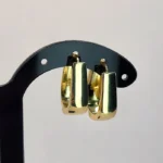  Златни обеци тип елипса класически дизайн с модерен прочит -   ултра полирана  повърхност те са идеалният аксесоар за всяко събитие – от ежедневната елегантност до специалните моменти.