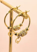 Класически дизайн с модерен прочит -  ежедневната елегантност до специалните моменти.Бижу което се забелязва от околните .