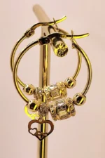 Класически дизайн с модерен прочит -  ежедневната елегантност до специалните моменти.Бижу което се забелязва от околните .