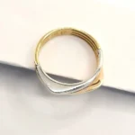 Златен луксозен пръстен с италиански бутиков  дизайн от трицветно златно с плавни линии 