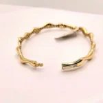 бутикова златна гривна , изискана изработка от 14 карата злато с акцент  вълнеобразен плавен дизайн ,супер полирана за повече бялсък