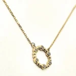 нежно колие от 14 к злато е съвършената комбинация от модерен дизайн и класическа елегантност, с акцент бели камъни кубичен цирконий