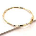 бутикова златна гривна , изискана изработка от 14 карата злато с акцент  вълнеобразен плавен вретеновиден дизайн ,супер полирана за повече блясък