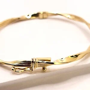 бутикова златна гривна , изискана изработка от 14 карата злато с акцент  вълнеобразен плавен вретеновиден дизайн ,супер полирана за повече блясък