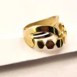 голям размер 59 .Дизайн на няколко нива с плавни линии без камъни. Бижу което се забелязва от околните .Изработено от Злато 14 карата