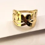 голям размер 59 .Дизайн на няколко нива с плавни линии без камъни. Бижу което се забелязва от околните .Изработено от Злато 14 карата