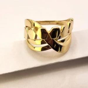 голям размер 59 .Дизайн на няколко нива с плавни линии без камъни. Бижу което се забелязва от околните .Изработено от Злато 14 карата