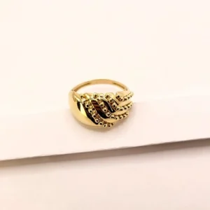 Златен луксозен пръстен с италиански бутиков дизайн с плавни линии голям размер 59 1/2 .Изискан стил и неповторима елегантност! Проба 585 / 14 карата