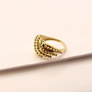 Златен луксозен пръстен с италиански бутиков дизайн с плавни линии голям размер 59 1/2 .Изискан стил и неповторима елегантност! Проба 585 / 14 карата