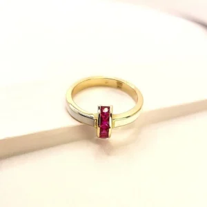 златен дамски пръстен с рубин